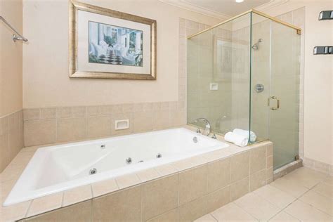 Hotels with private jacuzzi in room baton rouge - Price from: $169 per night. See available rooms. The Strathallan Rochester Hotel & Spa – a DoubleTree by Hilton, is conveniently located a mile from Rochester city center. This hotel features the luxury of a jacuzzi in room. There is also an outdoor pool.